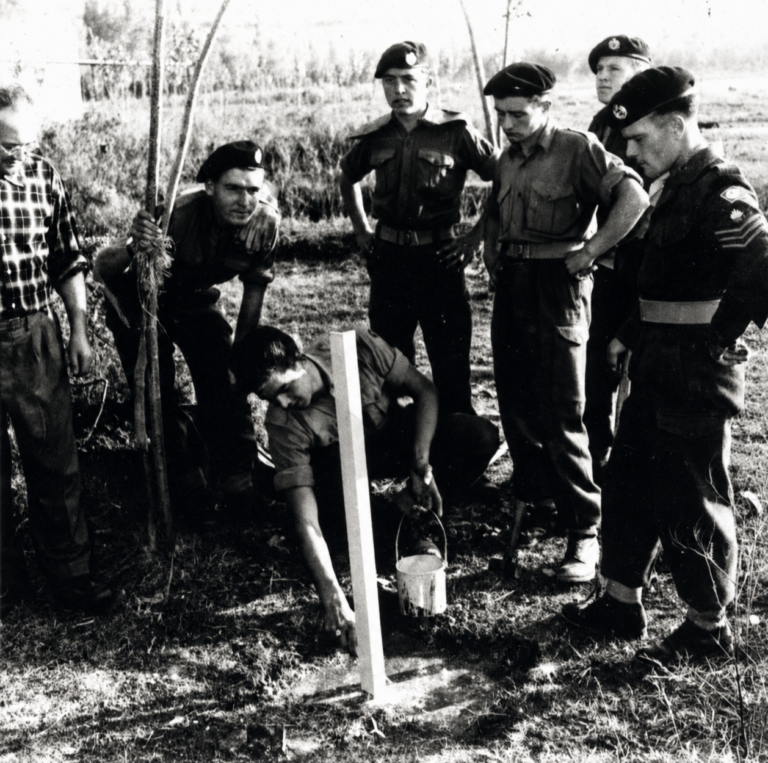 British forces marking the Zone A–Zone B demarcation line